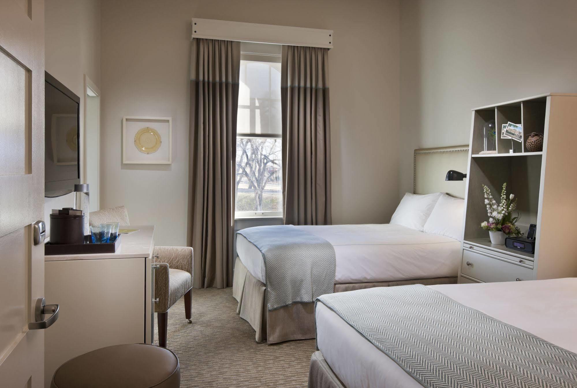 Hotel Parq Central Albuquerque Bagian luar foto